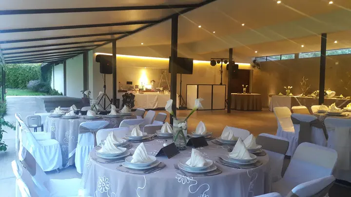 El Álamo Salón Jardín